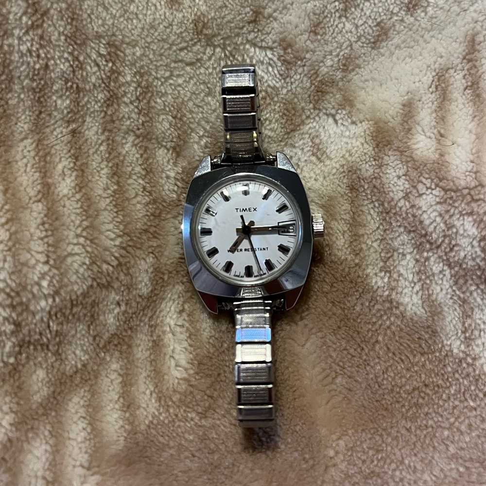 Silver Timex Stretchable Watch